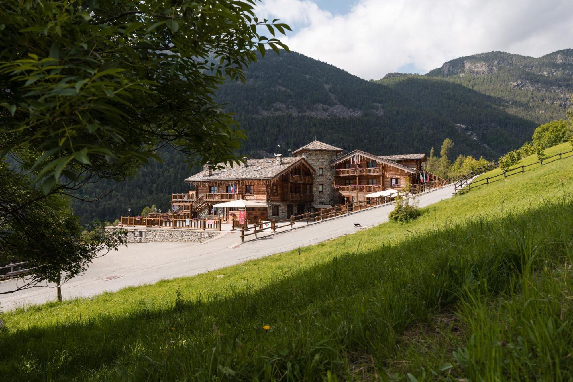 Silou Retreat Hotel Champdepraz Ngoại thất bức ảnh